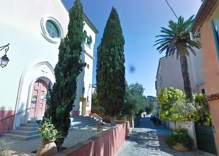 Au Lavandou Avec Terrasse Et Vue - Fr-1-251-237 Le Lavandou