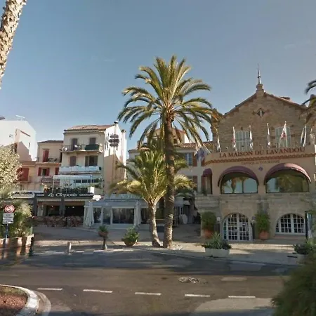 Au Lavandou Avec Terrasse Et Vue - Fr-1-251-237