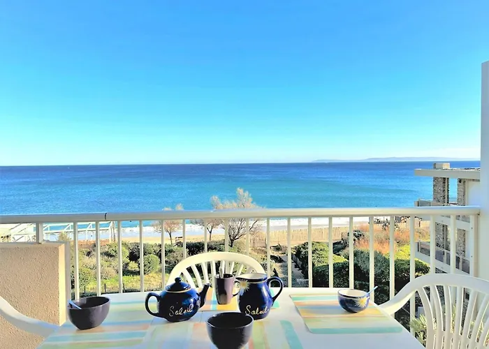 Au Lavandou Avec Terrasse Et Vue - Fr-1-251-237 Le Lavandou